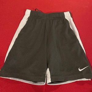 Boy’s Nike gray mesh dry fit shorts size medium